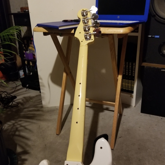 Fender xbox 360 Rock Band Gutar - Picture 2 of 9